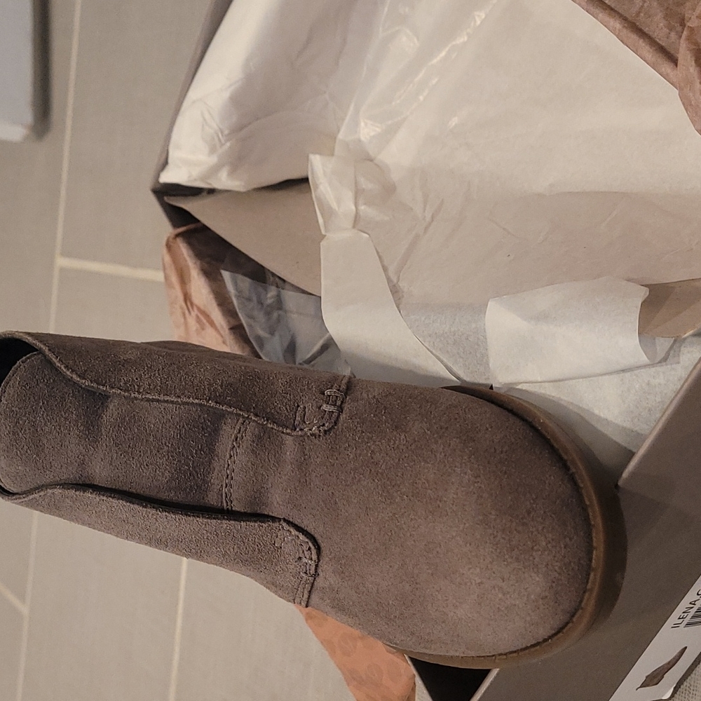 NWOT Franco Sarto Ileana Grey Suede flat booties